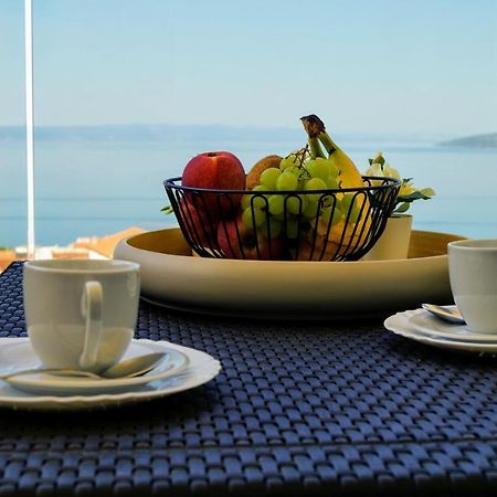 Apartment Ivona With Beautiful Seaview Makarska Buitenkant foto