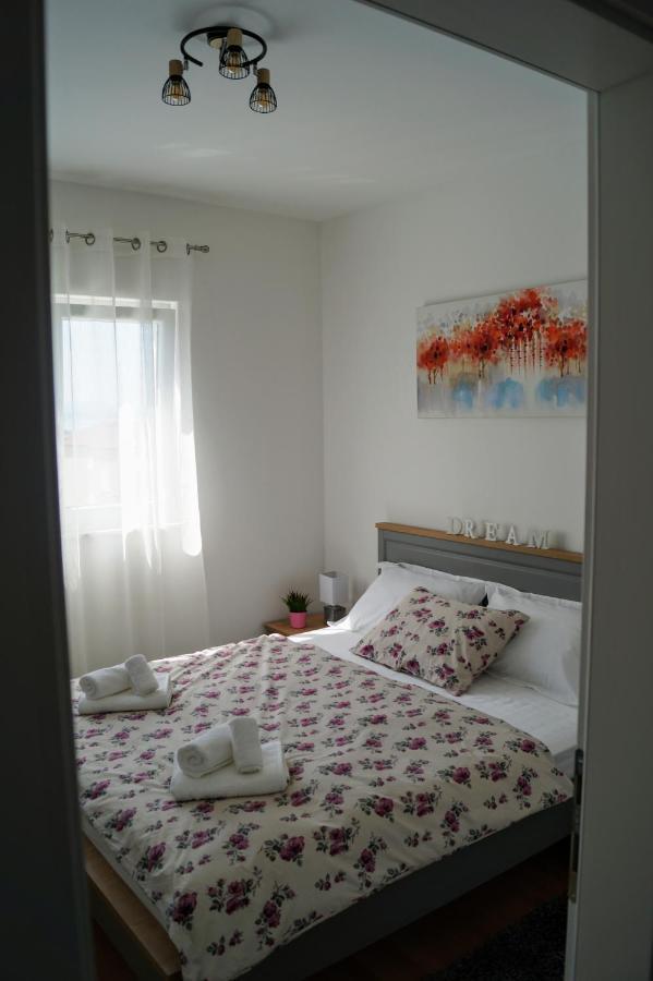 Apartment Ivona With Beautiful Seaview Makarska Buitenkant foto