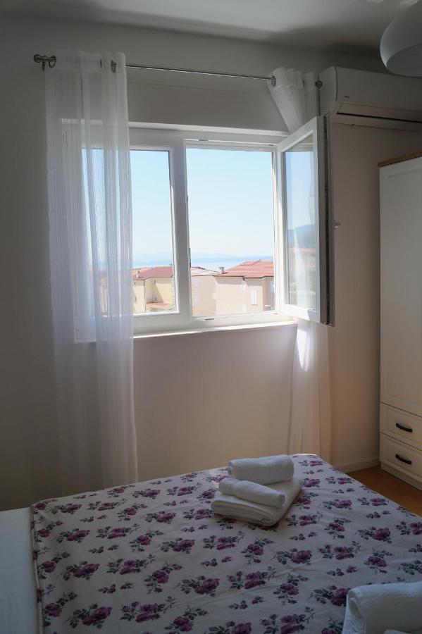 Apartment Ivona With Beautiful Seaview Makarska Buitenkant foto