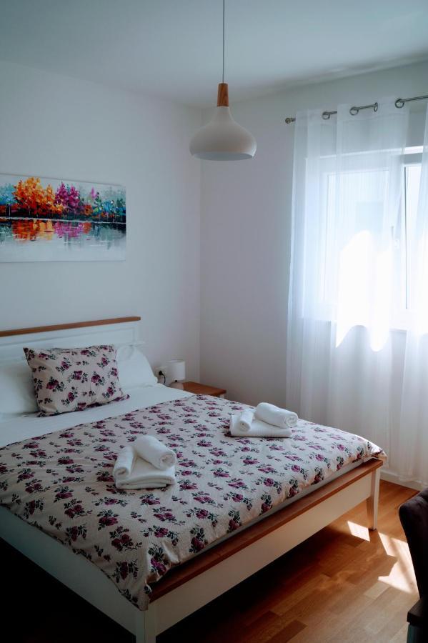 Apartment Ivona With Beautiful Seaview Makarska Buitenkant foto